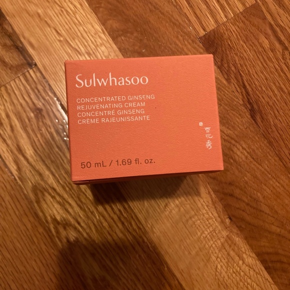 Sulwhasoo Concentrated Ginseng Rejuvenating Cream (50 ml/1.69 fl oz) - Picture 4 of 4